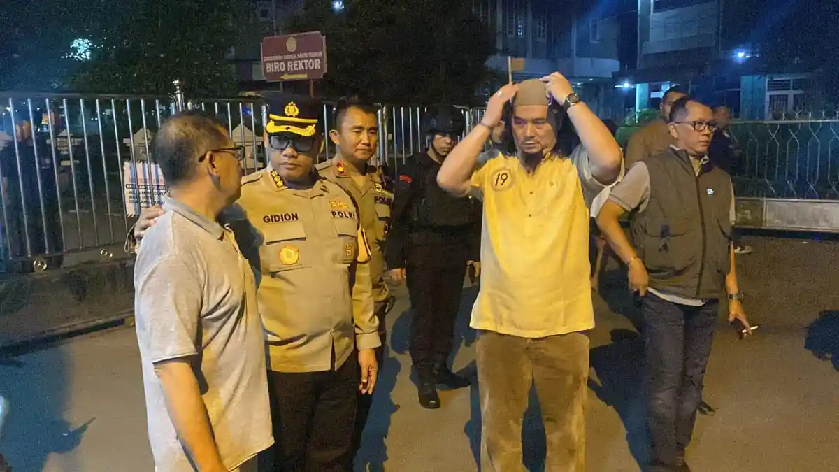 Tim PRC Brimob Polda Sumut Tangani Tawuran di Depan Kampus Unika Santo Thomas dengan Cepat dan Tegas