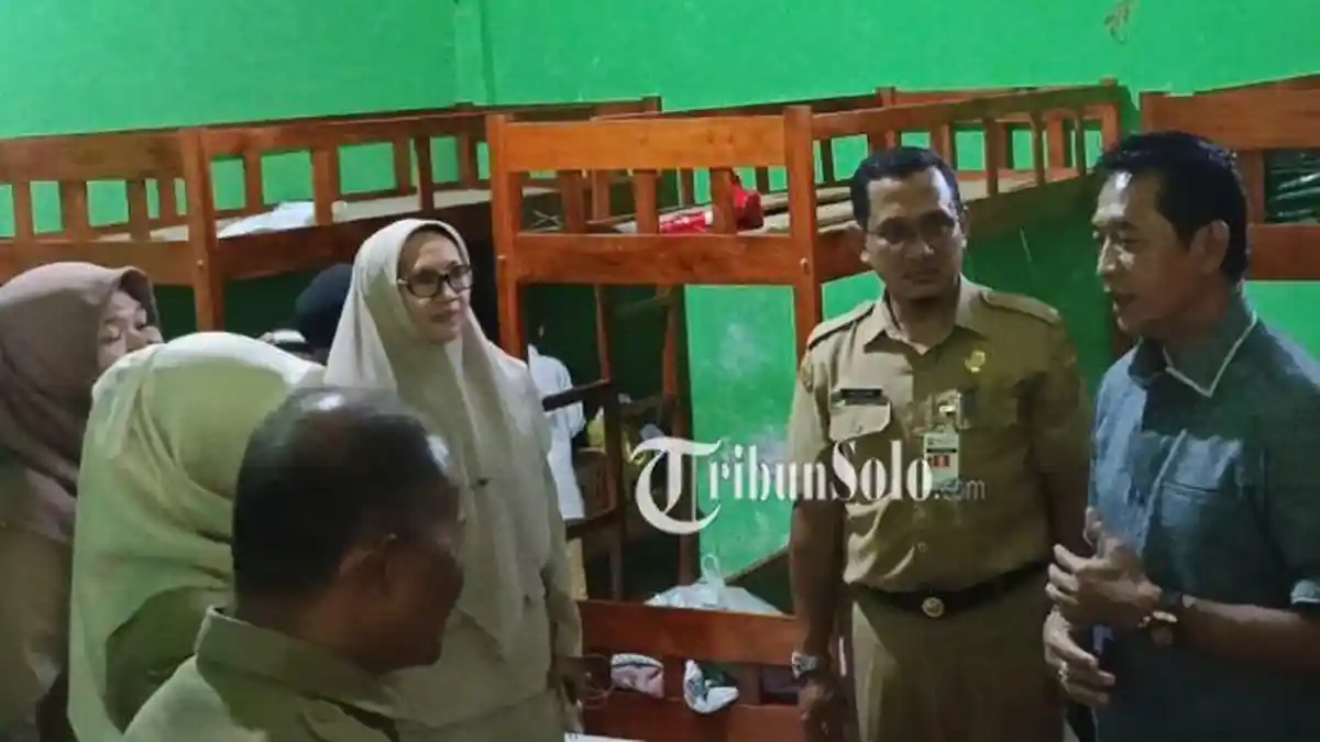 Momen Wabup Batang Menangis Lihat Bocah di Boyolali Dirantai: Tak Manusiawi