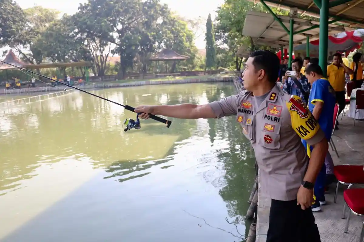 Begini Keseruan Polres Gresik Ciptakan Suasana Kamtibmas Dengan Lomba Mancing Bareng