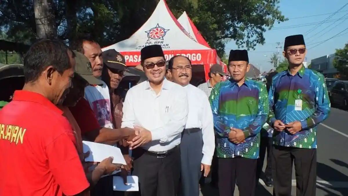 Tukang Becak di Kulonprogo Terima THR  dari Baznas
