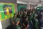Suasana-cekcok-dan-saling-dorong-di-Kantor-DPW-PPP-Jatim.jpg