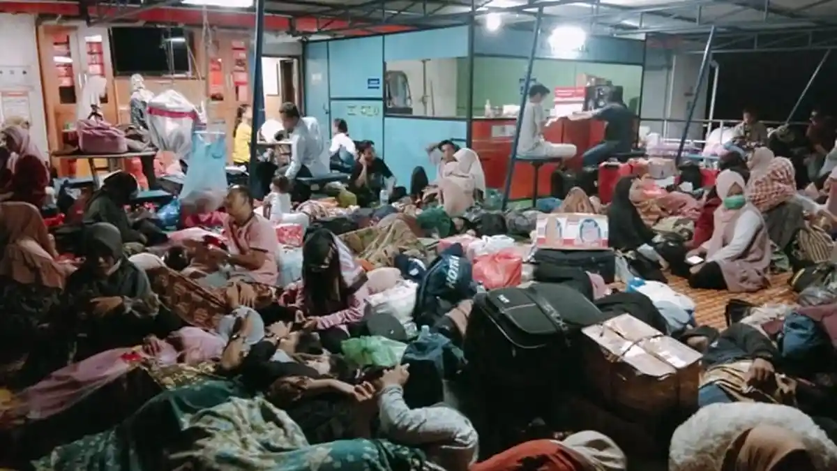 Hanya Satu Kapal Feri yang Beroperasi di Simeulue, Penumpang Kapal Membludak