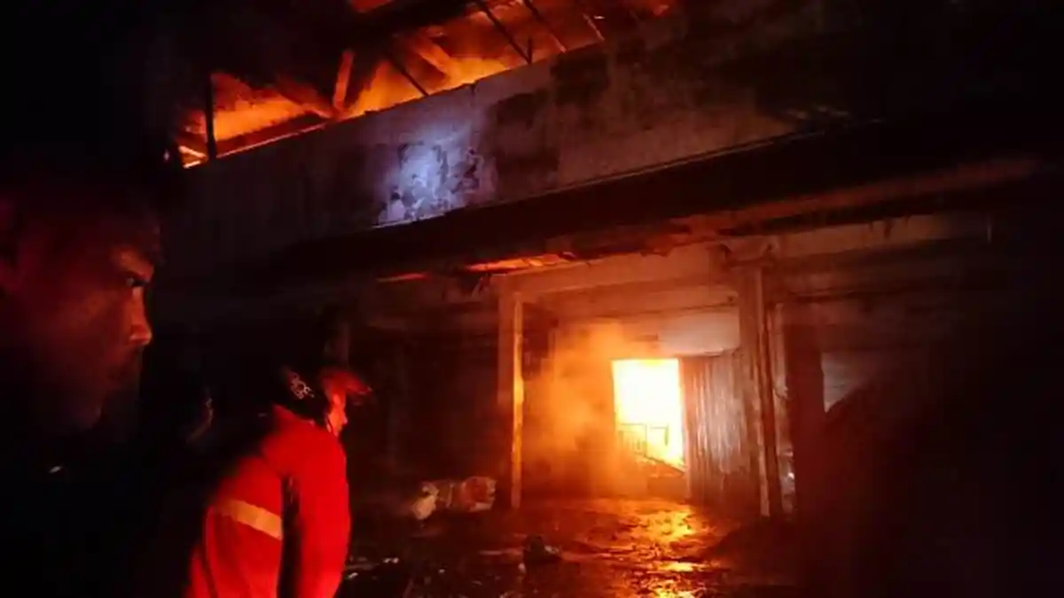 Terkait Sebab Kebakaran Pasar Weleri Kendal, Kapolsek: Kami Tak Mau Berspekulasi, Tunggu Api Padam!