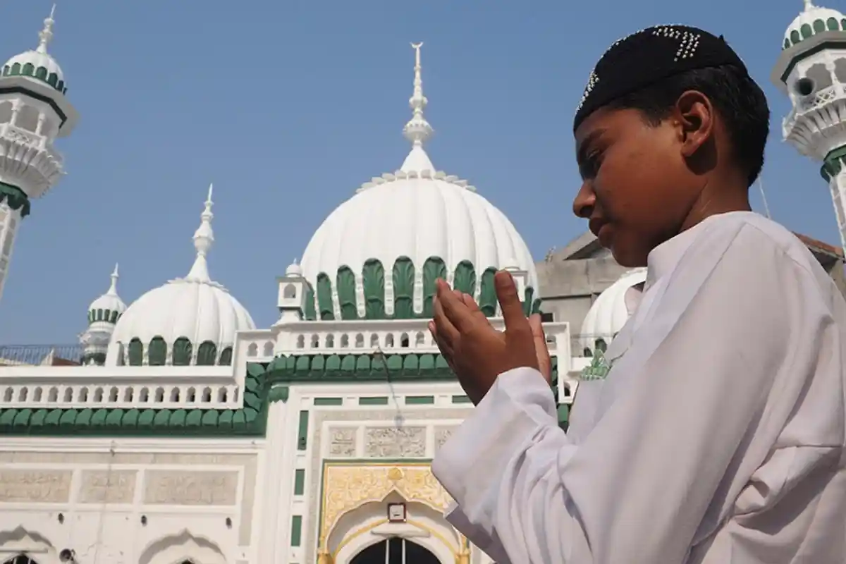 Sholawat Munjiyat, Hajat, Kamilat Arab, Latin Beserta Artinya Lengkap 
