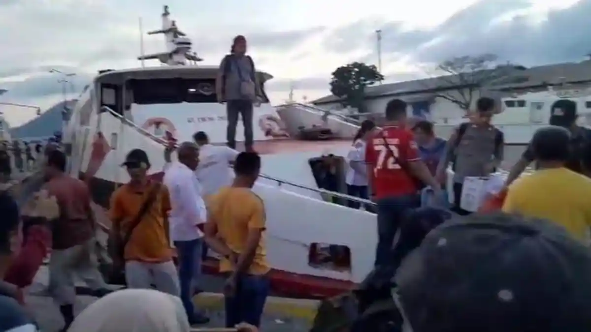 Kapal Cepat Rute Ternate-Jailolo Tabrak Dermaga Ahmad Yani Saat Hendak Sandar, Penumpang Panik