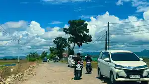 20260507-Jalan-provinsi-poros-SidrapSoppeng-rusak.jpg