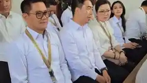 Bupati-Minut-Sulut-Joune-Ganda-beribadah-Minggu-di-Gereja-POUK-Panca-Argalo0u4.jpg