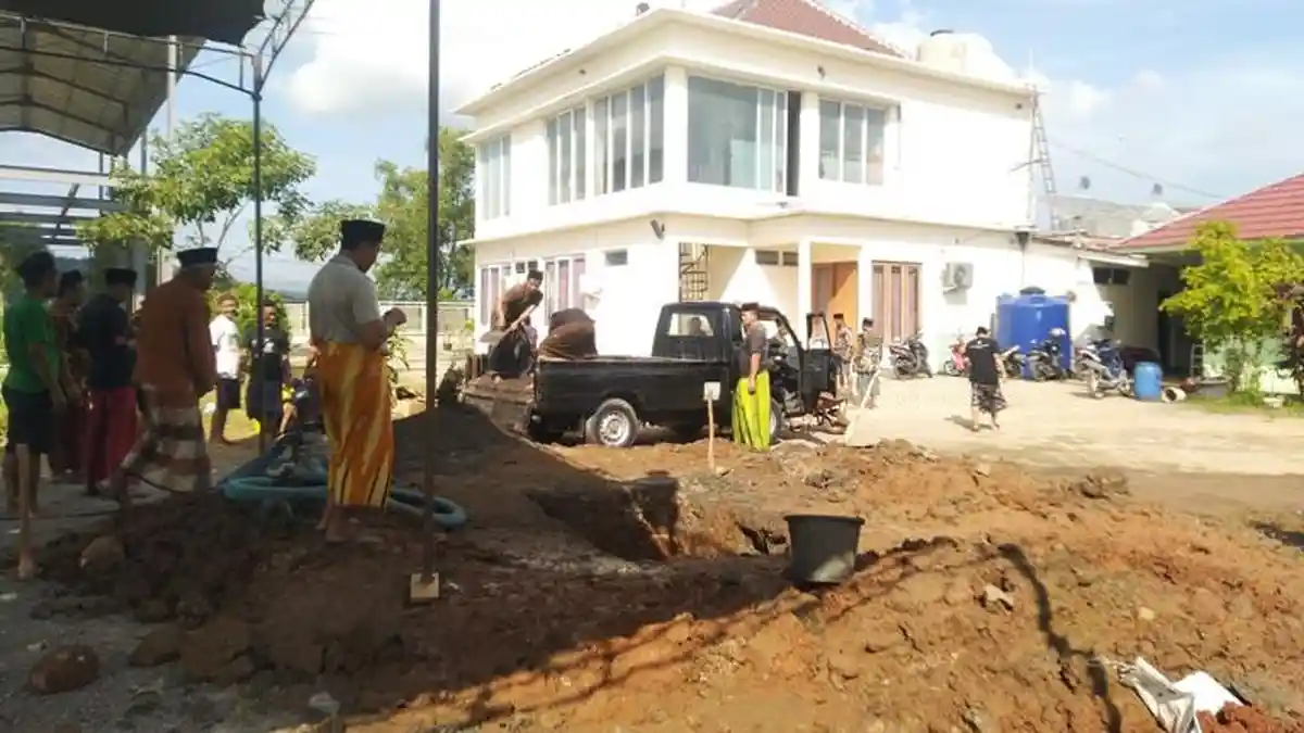 KH Dimyati Rois Dimakamkan di Ponpes Al Fadlu 2 Srogo Kendal Selepas Jumatan