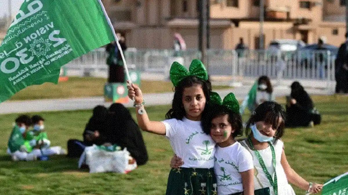 Parade Warna-Warni dan Tarian Mengawali Perayaan Hari Nasional Arab Saudi