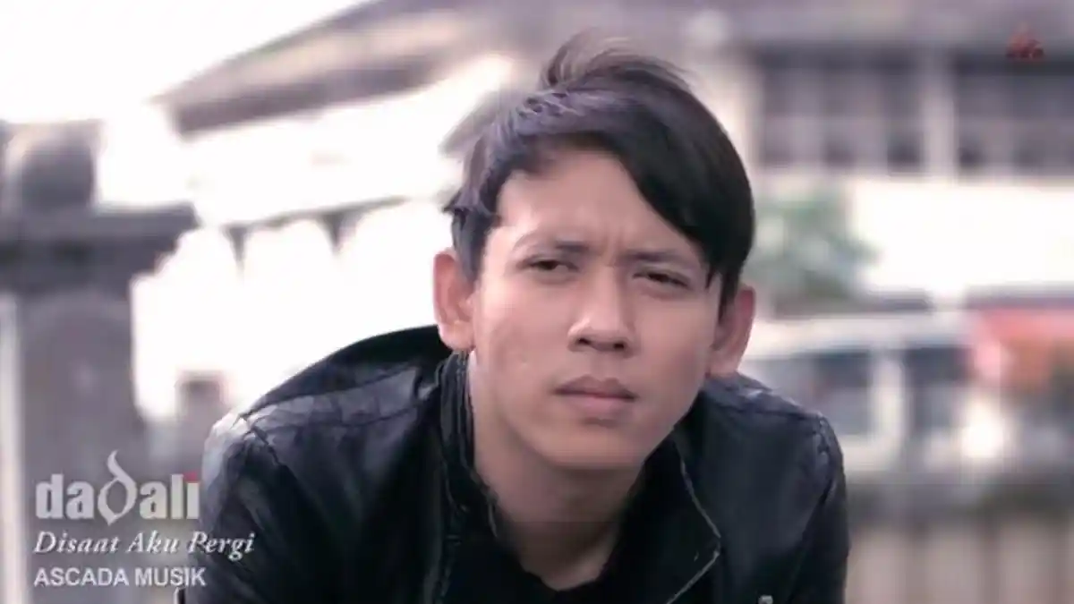 Chord Gitar dan Lirik Lagu Di saat Aku Pergi - Dadali: Mungkin Kau Bukan Cinta Sejatiku