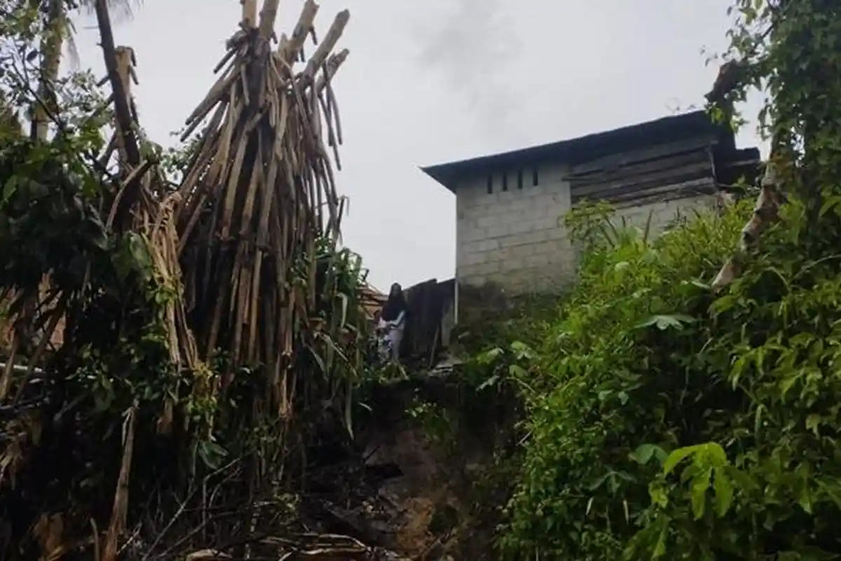 Pemkab PPU Dinilai Lamban Lakukan Penanganan, Tanah Longsor Ancam Rumah Warga RT 4 Nipah-nipah