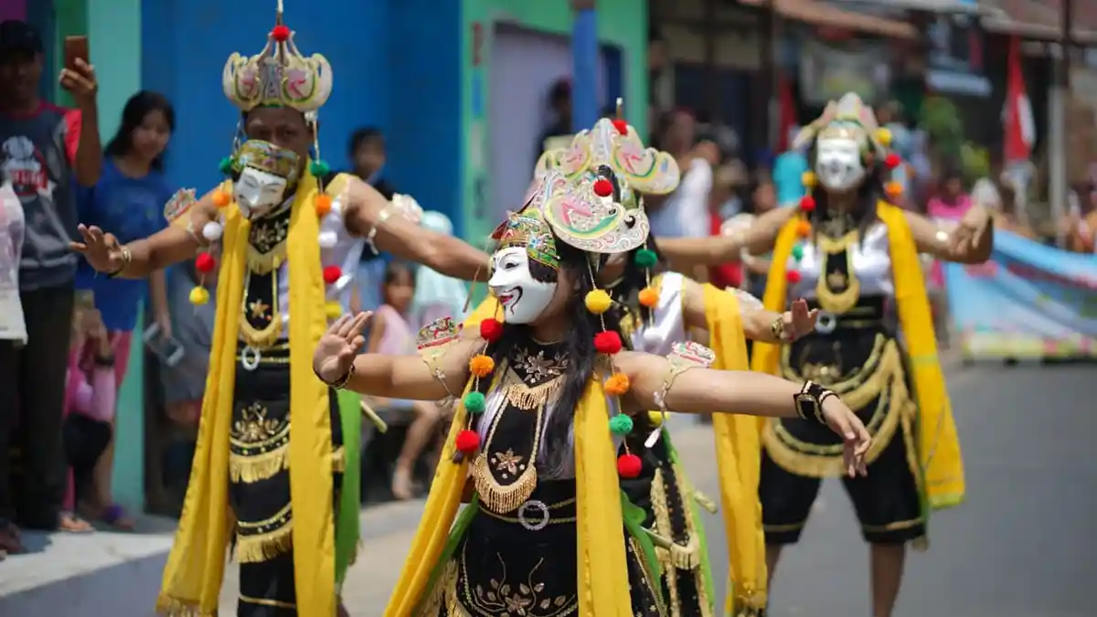Ribuan Warga Meriahkan Karnaval dan Wisata Budaya Polowijen