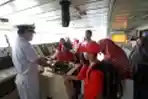 Anak Sekolah Rayakan Agustusan di Atas Kapal PELNI