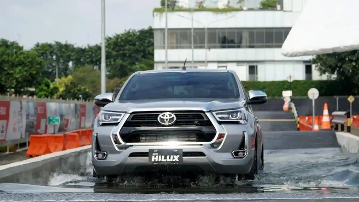 Toyota Hilux Single Cabin Diesel 4x4 Tersedia di Dealer Babel