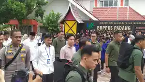 GIBRAN-Kunjungan-Wakil-Presiden-RI-Gibran-Rakabuming-Raka-ke-Sekolah-Rakyat.jpg