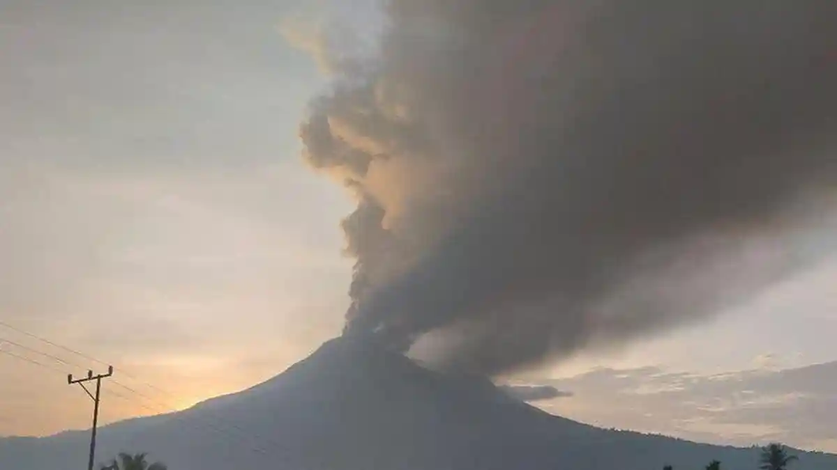 Gunung Marapi di Sumbar dan Gunung Lewotobi Laki-laki di NTT Naik Status Siaga dan Awas