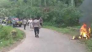 motor-pria-di-pati-dibakar-warga-asdfawef.jpg