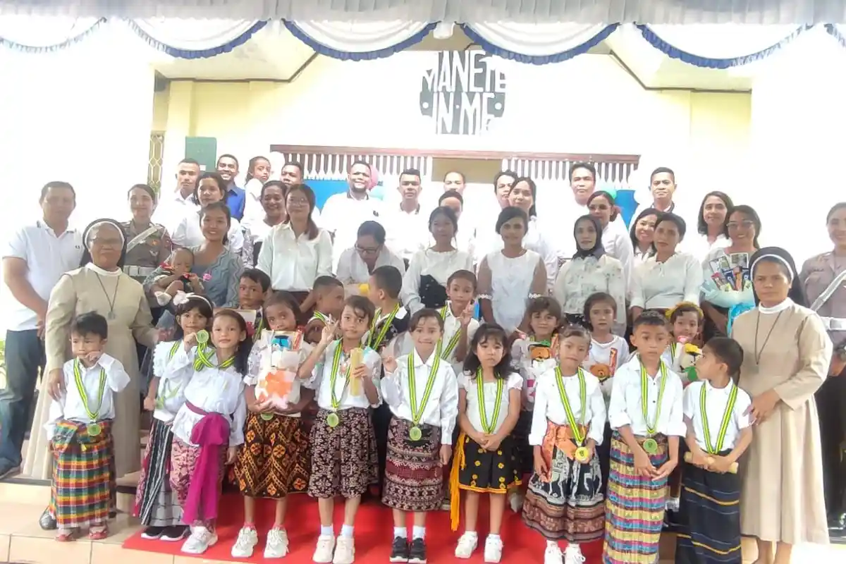 Pentas Seni dan Budaya Saat Pelepasan Siswa TKK Sang Timur Maumere Berlangsung Meriah
