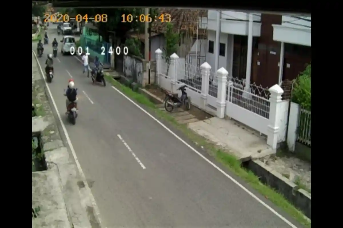 Terekam CCTV, Pencuri Pecah Kaca Mobil di Bandar Lampung Gasak Uang Rp 70 Juta