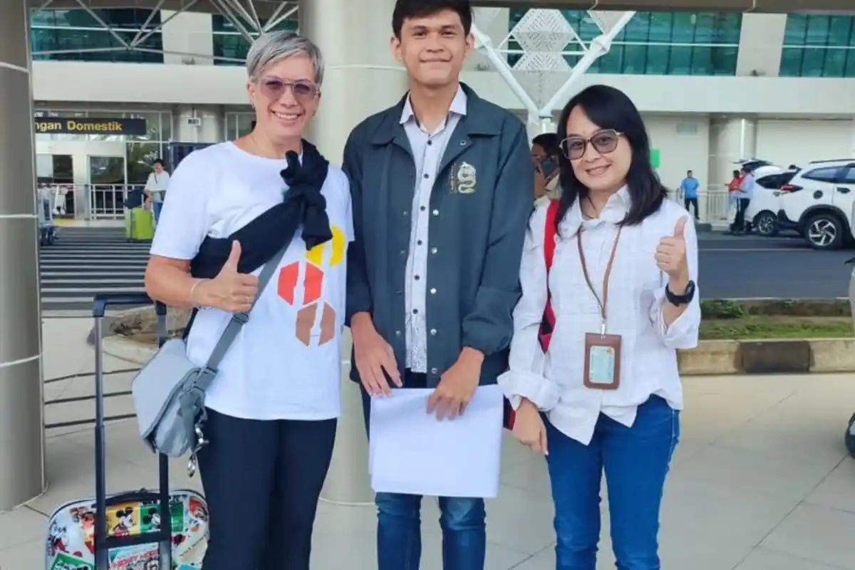 Pengembara Digital Asal Hungaria Andrea Polereczki Injakkan Kaki di Kampung Wisata Batuputih Bitung