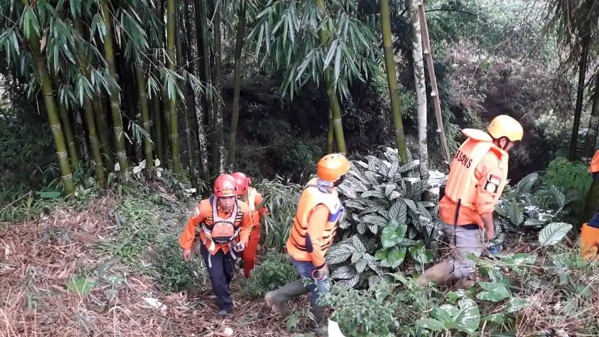 Tim SAR Sudah Ketahui Identitas Korban, Pengendara Motor Terseret Arus Sungai Galuh Wonosobo