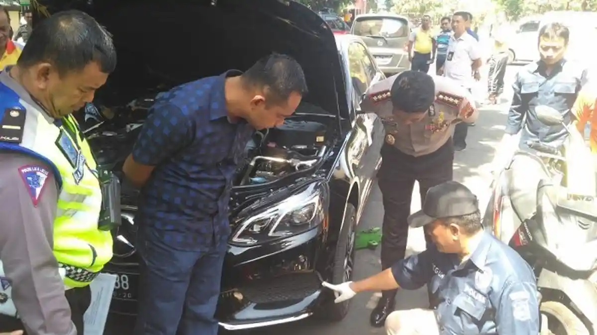Bukti Baru Ini yang akan Jerat Iwan Adranacus , Mobil Mercy Tabrak Eko Hingga Tewas