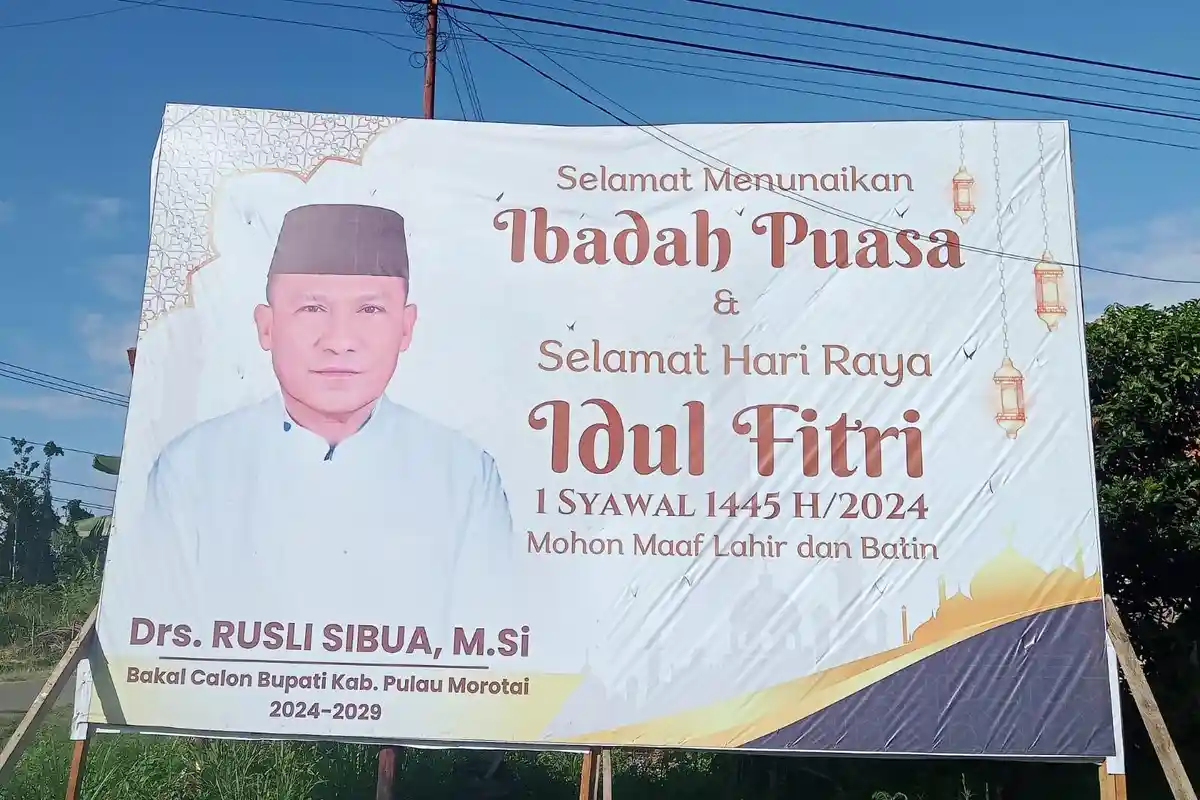 Baliho Selamat Puasa dan Idul Firti 2024 Milik Cabup Morotai Rusli Sibua Mulai 'Berhamburan'