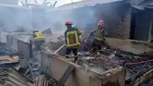 Rumah-Terbakar-Saat-Ditinggal-Penghuninya.jpg