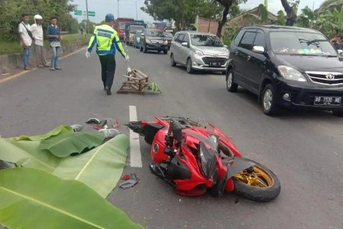 Anggota Sabhara Tewas Kecelakaan saat Hendak Berangkat Dinas, Yamaha R15 Tabrakan dengan Xenia