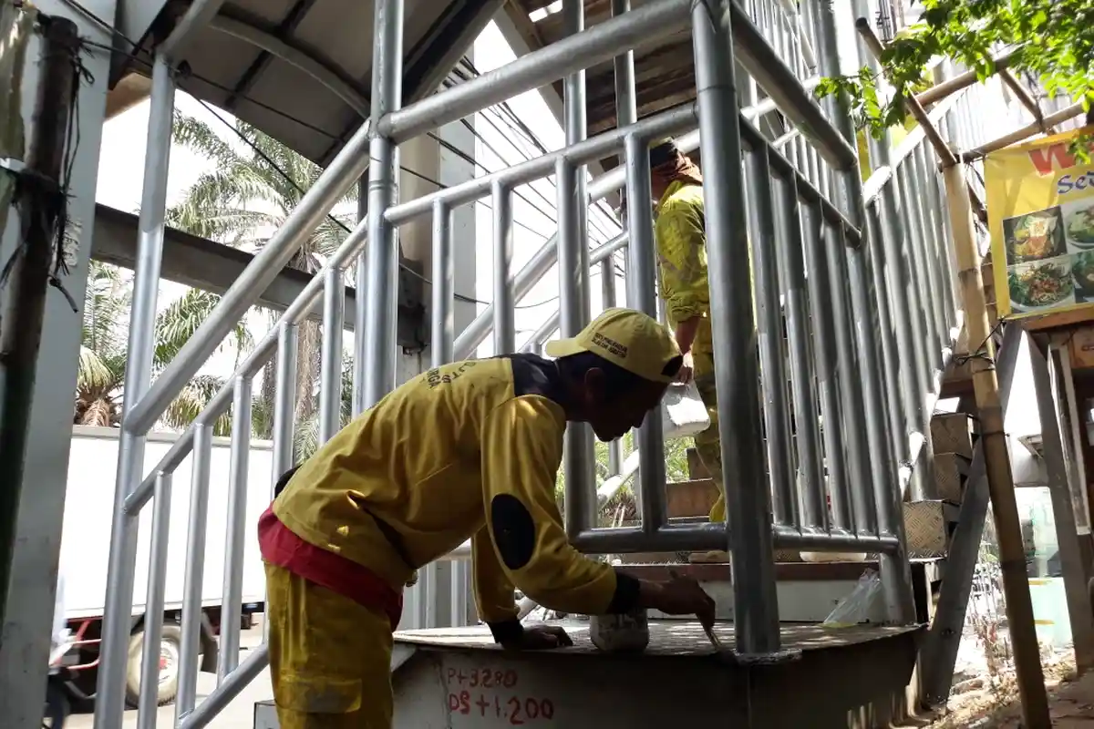 Renovasi JPO Rusak di Jalan Daan Mogot Hanya Ditambal 