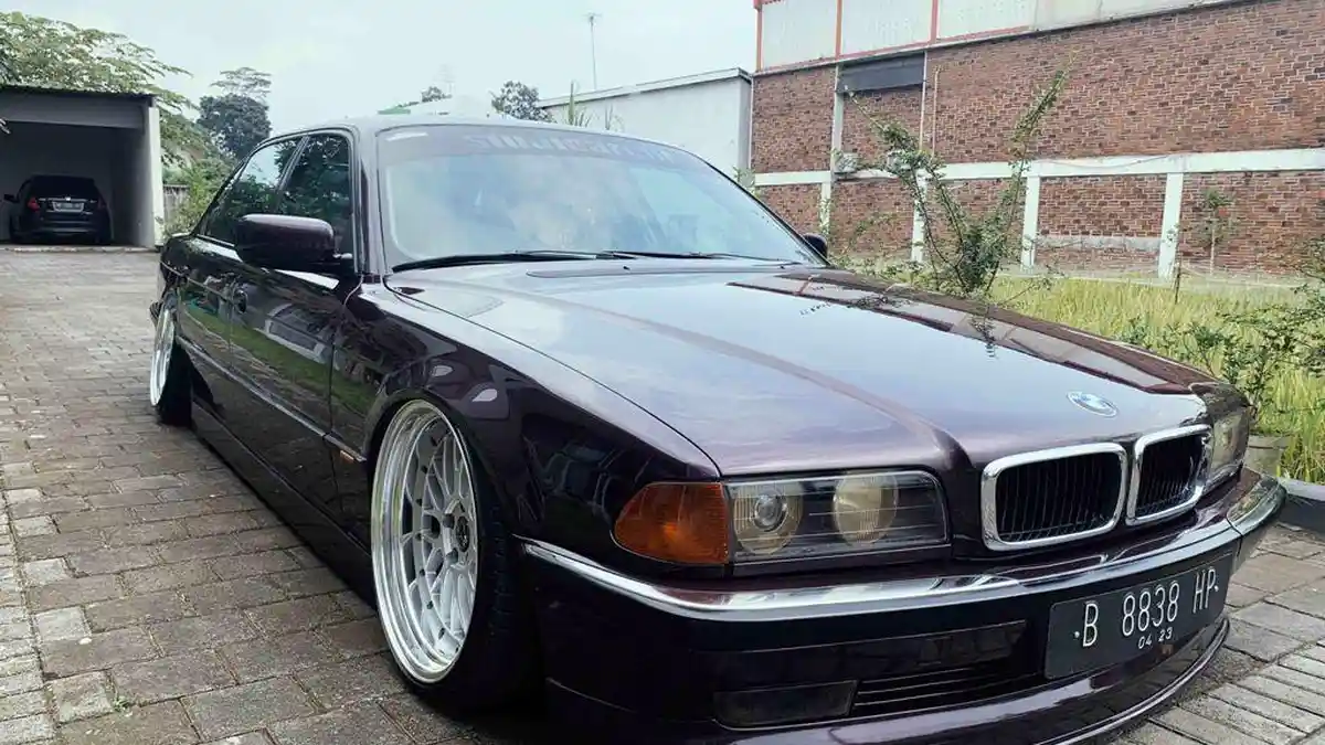 Rombak Kaki-kaki, BMW E38 735iL Tampil Makin Sporty