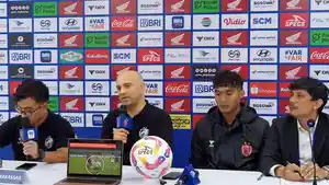 PSM-MAKASSAR-Tavares-dalam-konferensi-pers-usai-kekalahan-PSM-dari-Bali.jpg