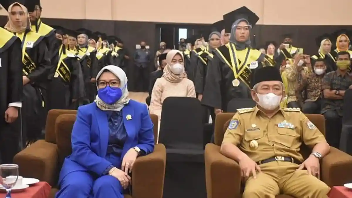Positif Covid-19, Ternyata Ketua DPRD Sulbar Juga Hadiri Wisuda 450 Mahasiswa Universitas Tomakaka