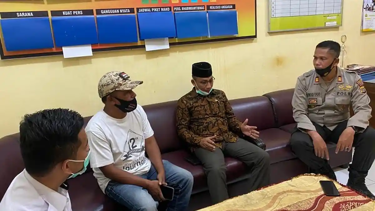 Haji Uma Jenguk Lima Anak yang Disekap dalam Mobil oleh Penipu di Aceh Utara