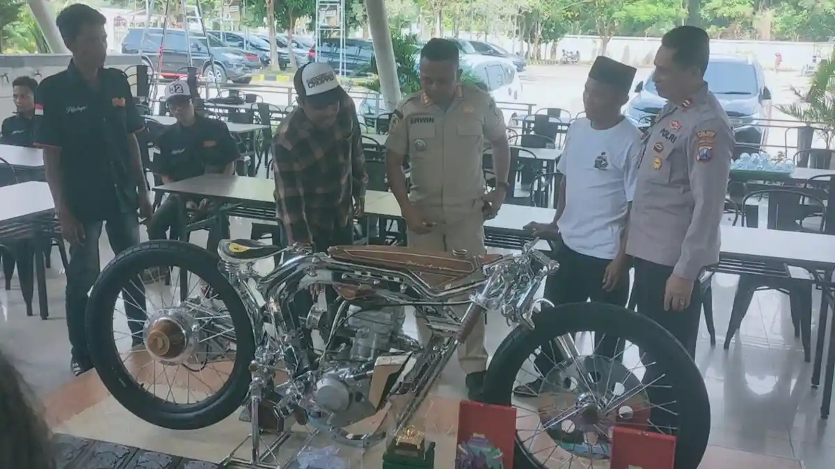 Melihat Kerennya Motor’Pelor Angin’ Bangkalan Bergaya Jadul Boardtracker, Jadi Juara Kustomfest 2026