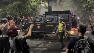 20260615_Polisi-bubarkan-demonstrasi-di-Jalan-Pahlawan-Semarang_1.jpg