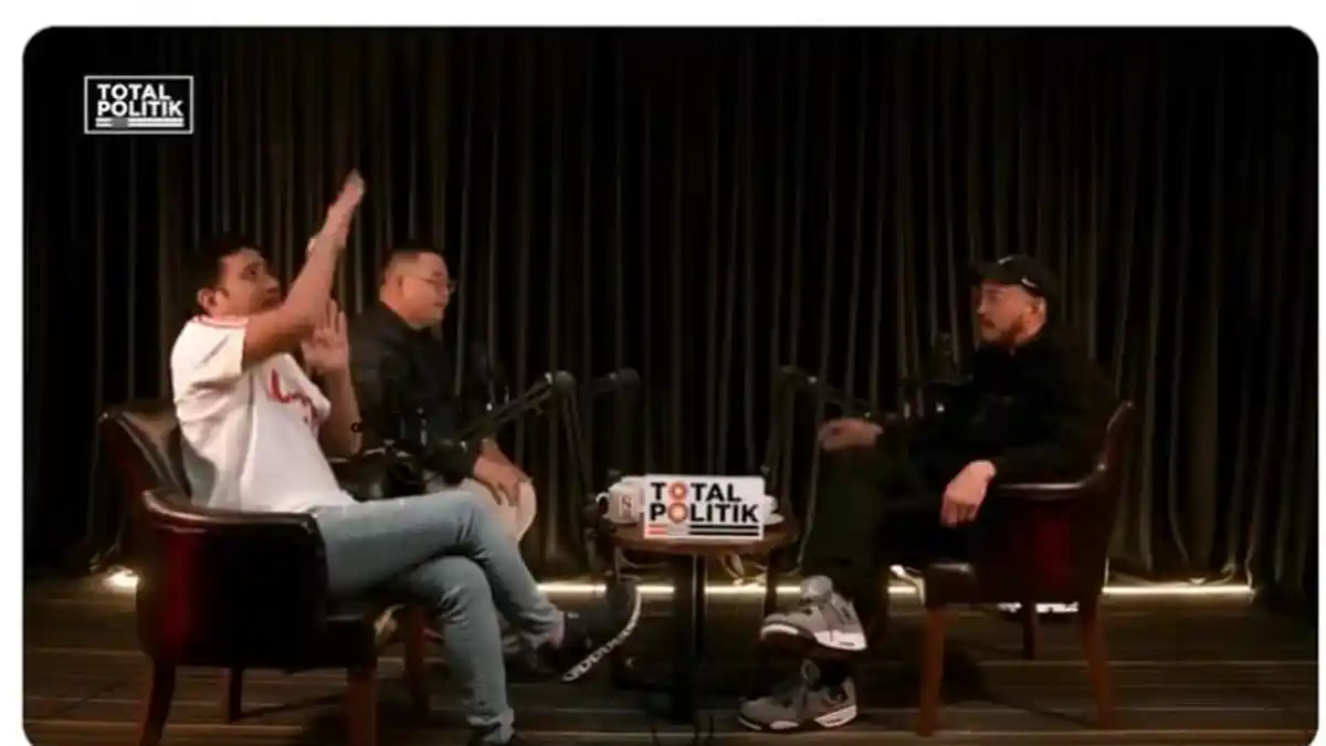 Sosok Arie Putra dan Budi Adiputra, Host Total Politik yang Viral setelah Podcast bareng Pandji