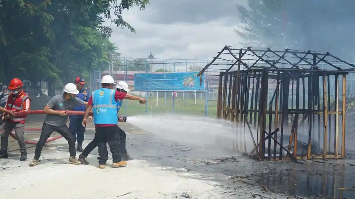 Gelar Simulasi Penanggulangan Kebakaran, PLN Bekali Pegawai Hadapi Situasi Darurat