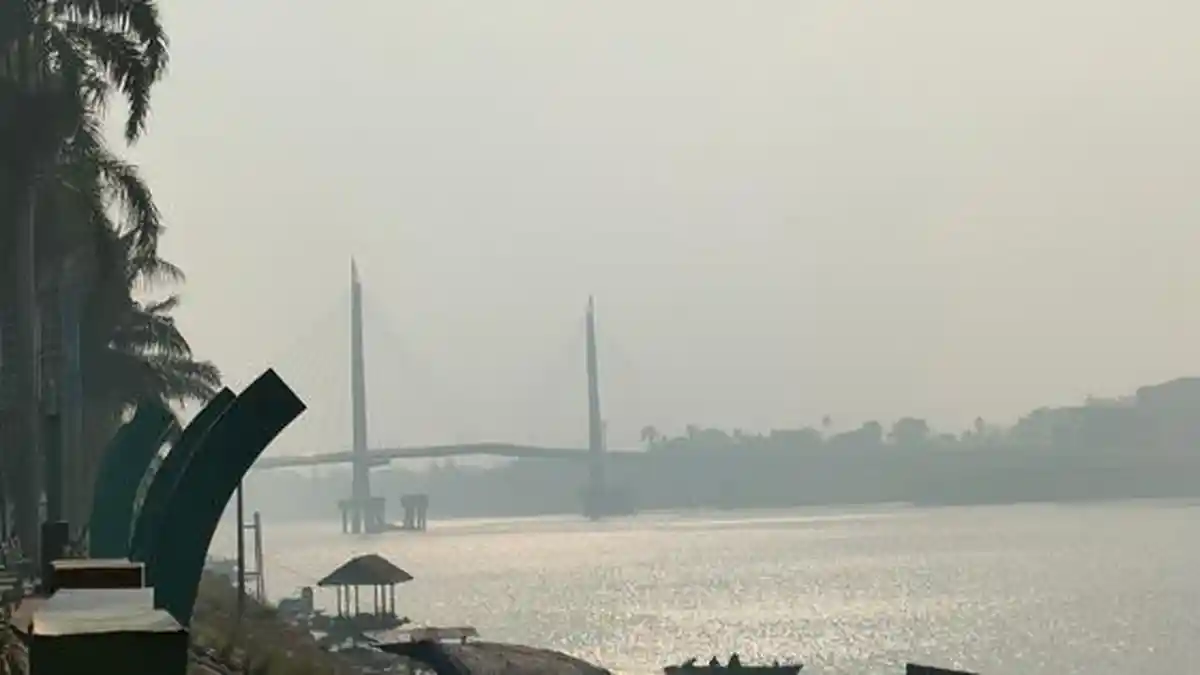Pagi Ini Asap Kembali Menebal di Kota Jambi, Bikin Jarak Pandang Terbatas