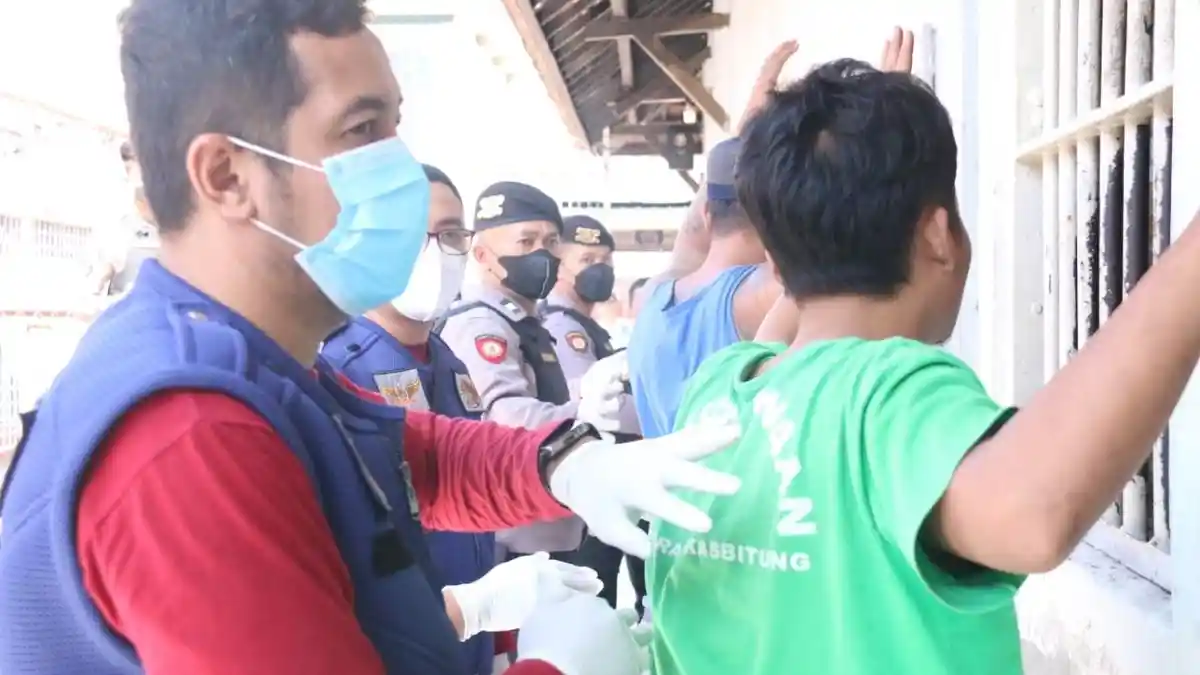 Tim Dibagi 2: TNI, Polisi, Kemenkumham Banten, dan BNN Banten Sidak Lapas Kelas IIA Cilegon