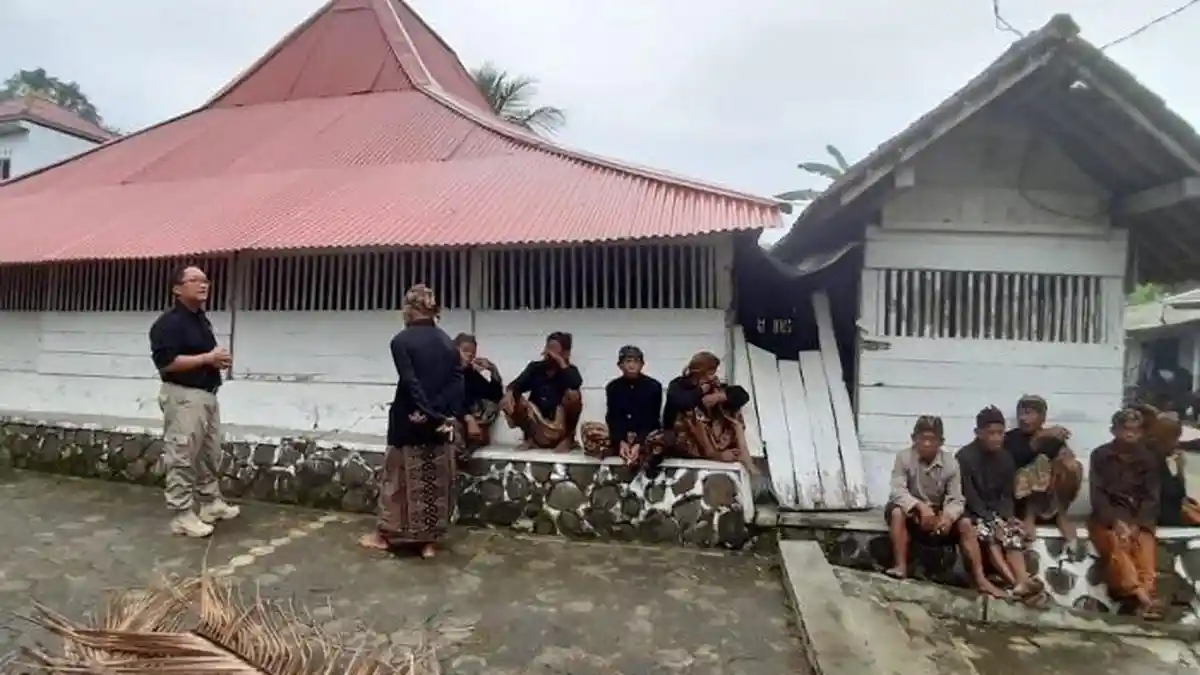 Pengawasan Coklit Data Pemilih Pemilu 2024 di Banyumas Merambah Desa Adat Bonokeling Jatilawang