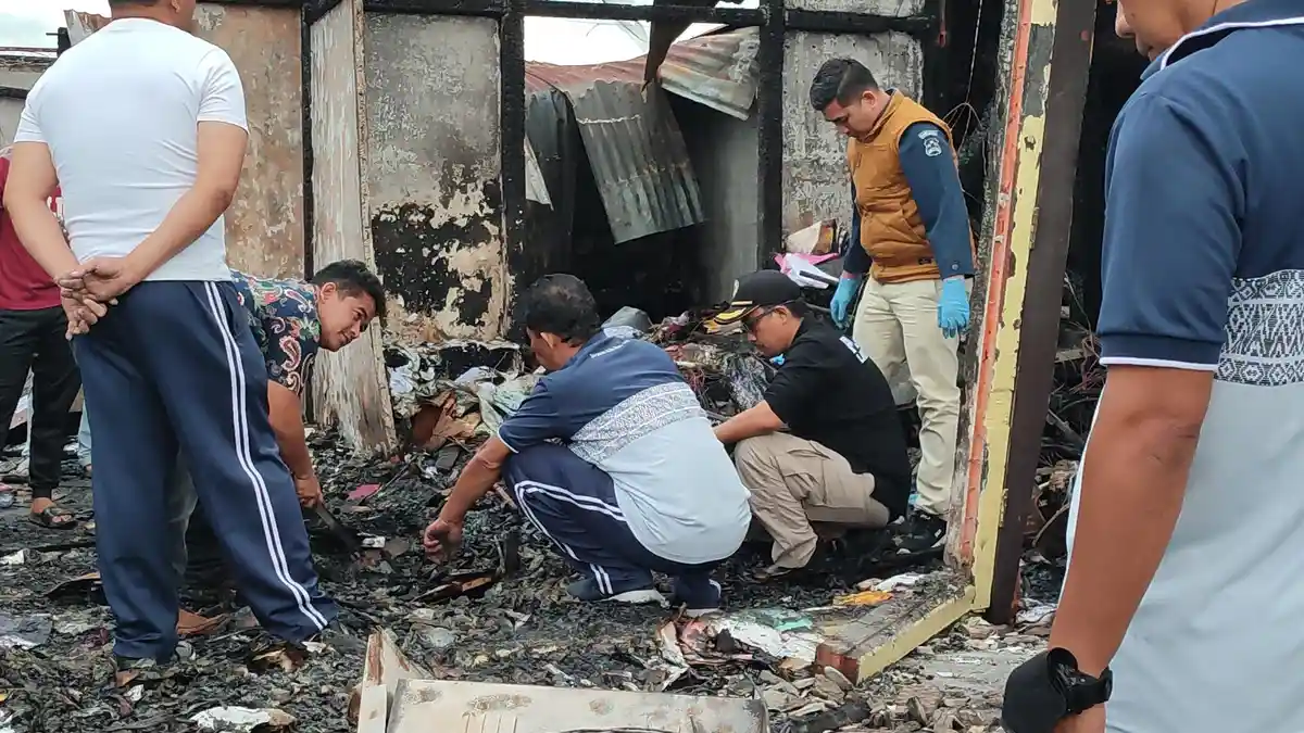 Tim Labfor Polda Sumut Mulai Olah TKP Kasus Kebakaran Kantor Koperasi Polres Dairi