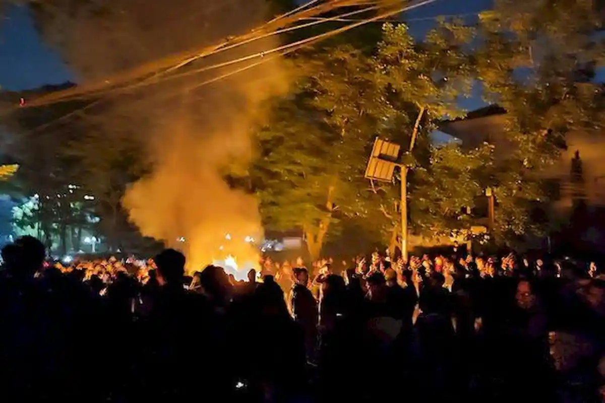 Wartawan Kompas.com Diserang Massa Aksi Demo UU TNI di DPRD Jabar Meski Sudah Tunjukkan ID Card