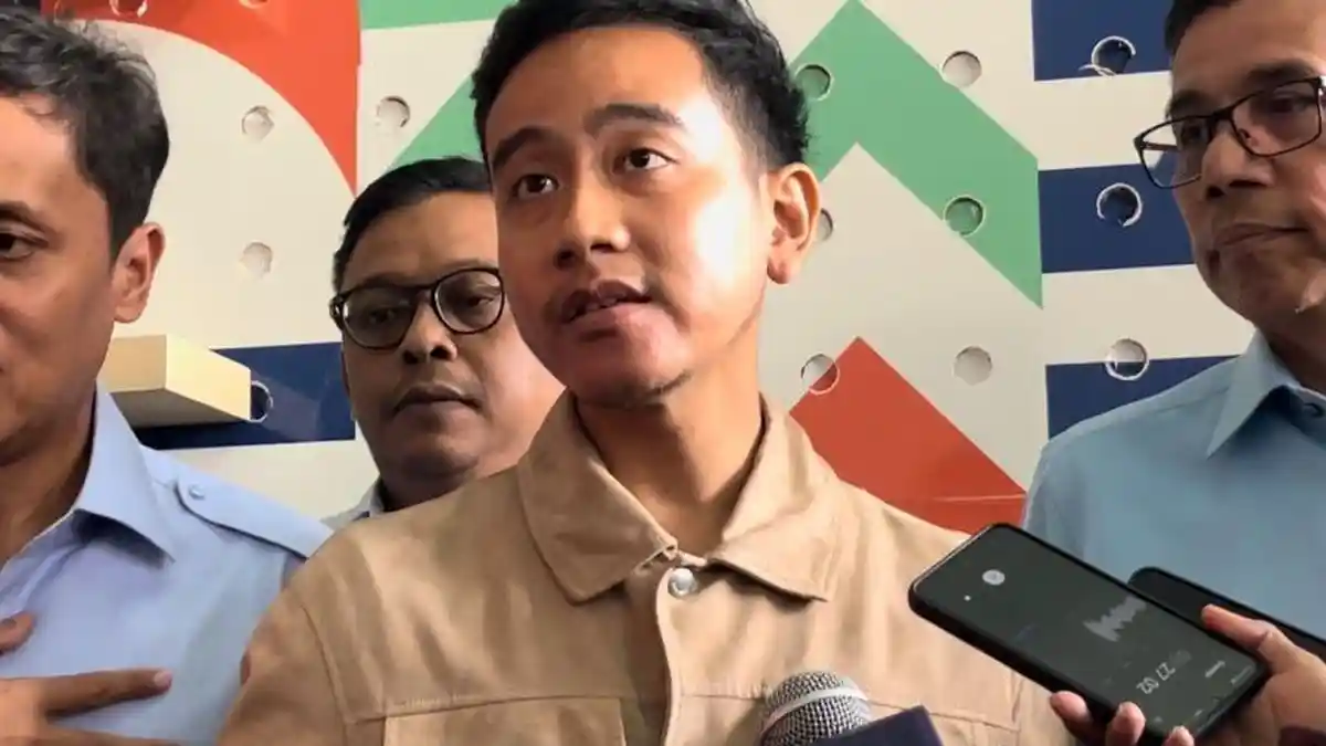 Gibran Rakabuming Raka Satu Jam Diperiksa Bawaslu Jakpus Terkait Bagi-bagi Susu Saat CFD