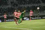 Persebaya-vs-MU-tertinggal-0-1.jpg