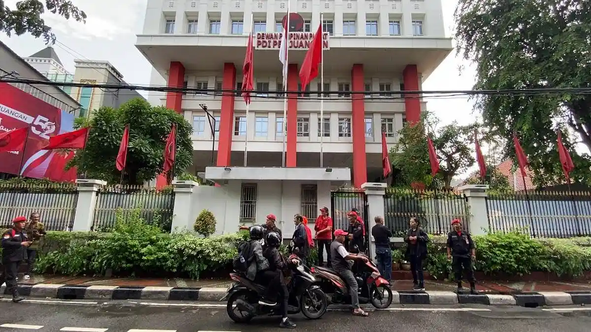 KPK tak Tahan Hasto, Kantor DPP PDIP Mendadak Dijaga Ketat Satgas Cakra Buana