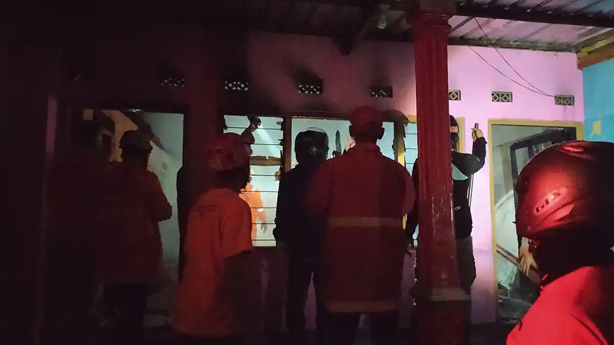 Mbah Daliman Lagi Netesi Mata, Tiba-tiba Api Sudah Berkobar Bakar Rumah di Karanganyar
