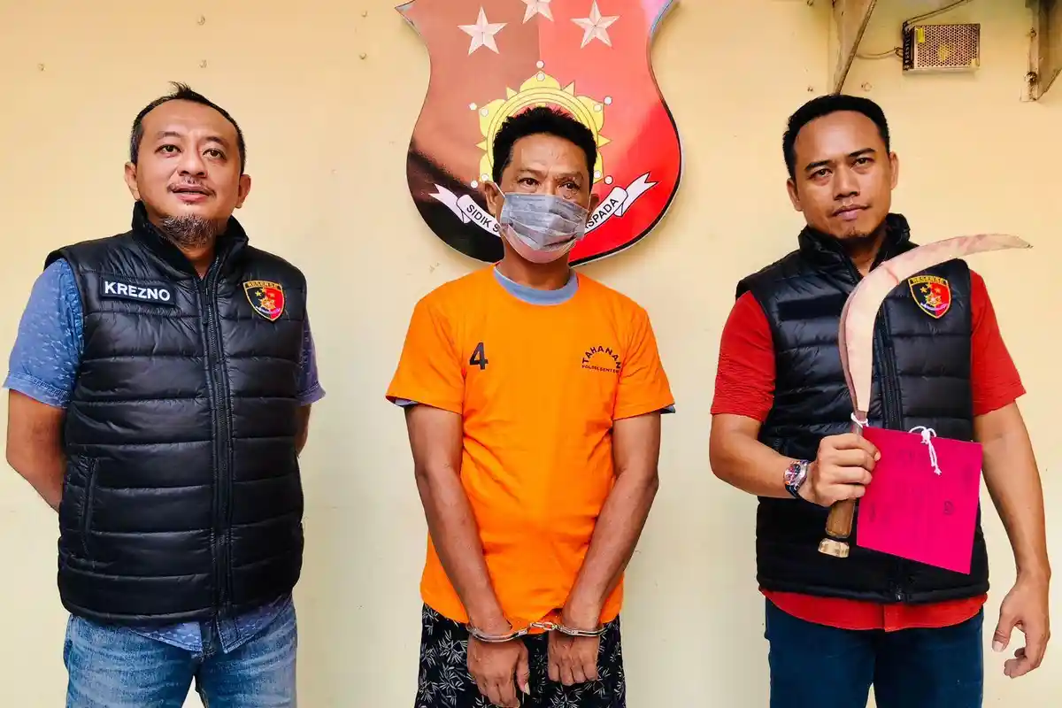 Sosok Debt Collector Bawa Senjata Tajam saat Menagih Utang di Surabaya, Pukuli Korban Resahkan Warga
