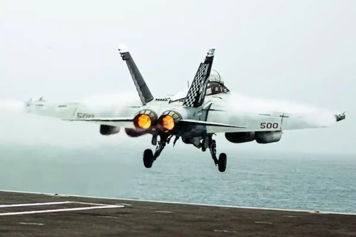 Heboh! Helikopter dan Jet Tempur Amerika Jatuh Bersamaan di Laut China Selatan, Netizen Curiga