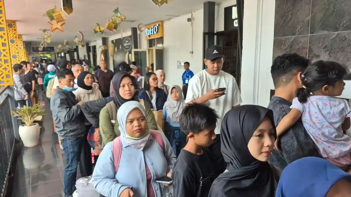 Arus Balik Lebaran 2026, Suasana di Daop 7 Masih Padat, KAI Beri Diskon Tiket hingga 1 April